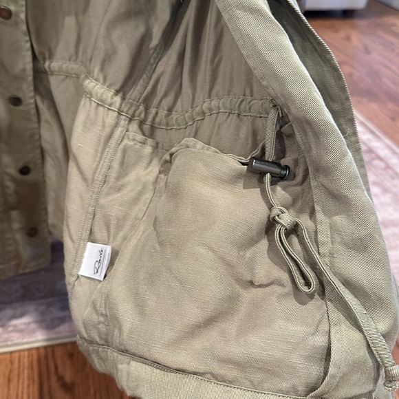 RAILS Linen adjustable jacket size medium, with military motif apliques - Picture 10 of 11